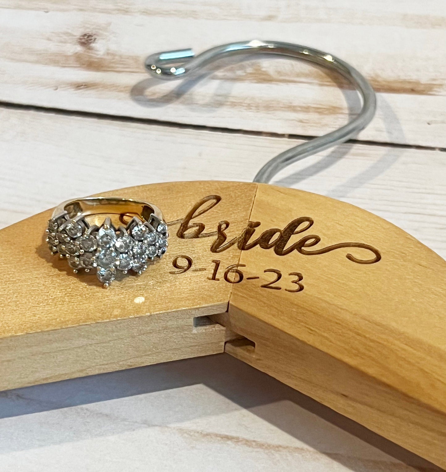 Bride hanger with date, Bride hanger for wedding dress, Custom bride hanger, Bride hanger personalized, Bridesmaid hangers, Bridal shower